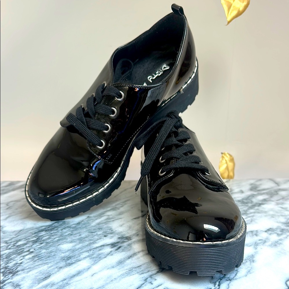 Dirty Laundry Patent Platform Oxfords - Size 9